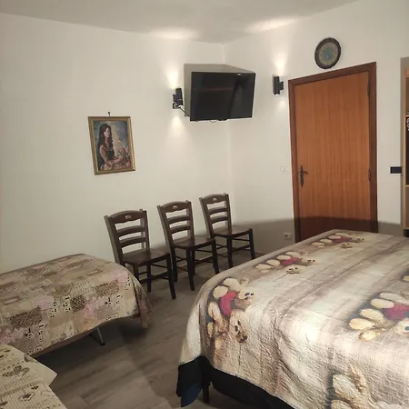 Di Nuova Costruzione Fra Alberi E Antichi Trulli *